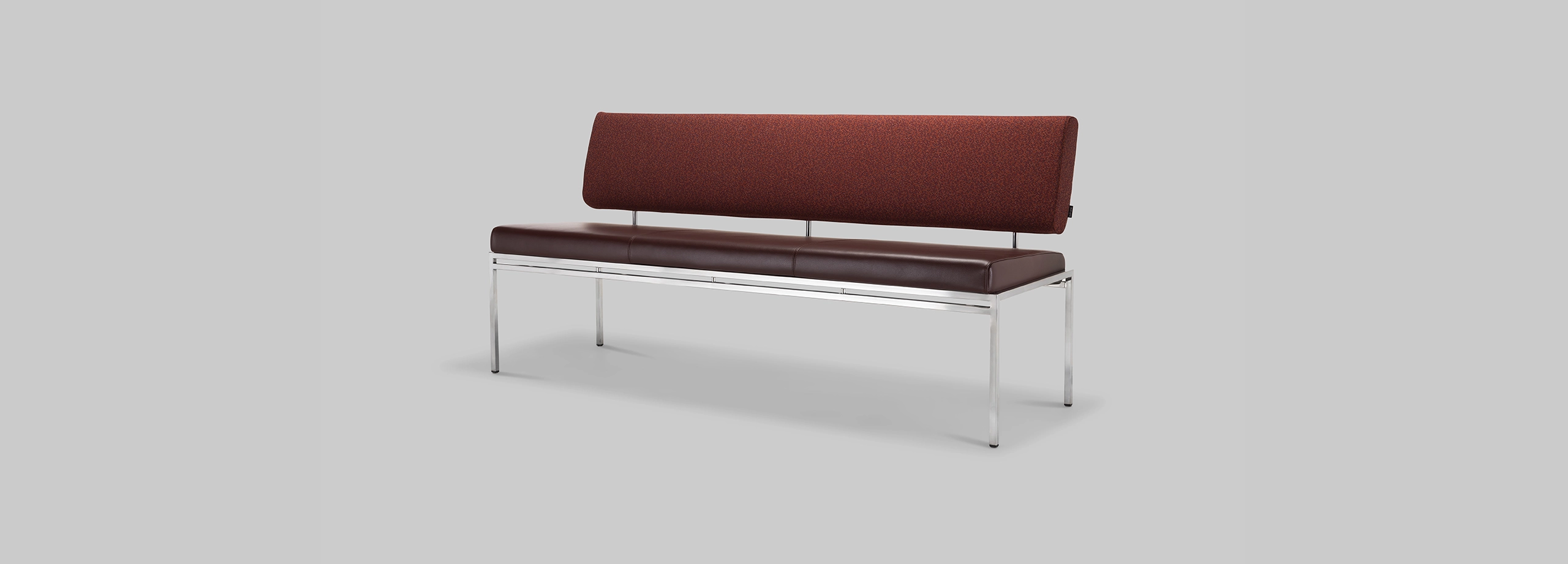 Harvink eetbank Troef in combinatie stof Mica rood en leer Club rood met frame geschuurd chroom