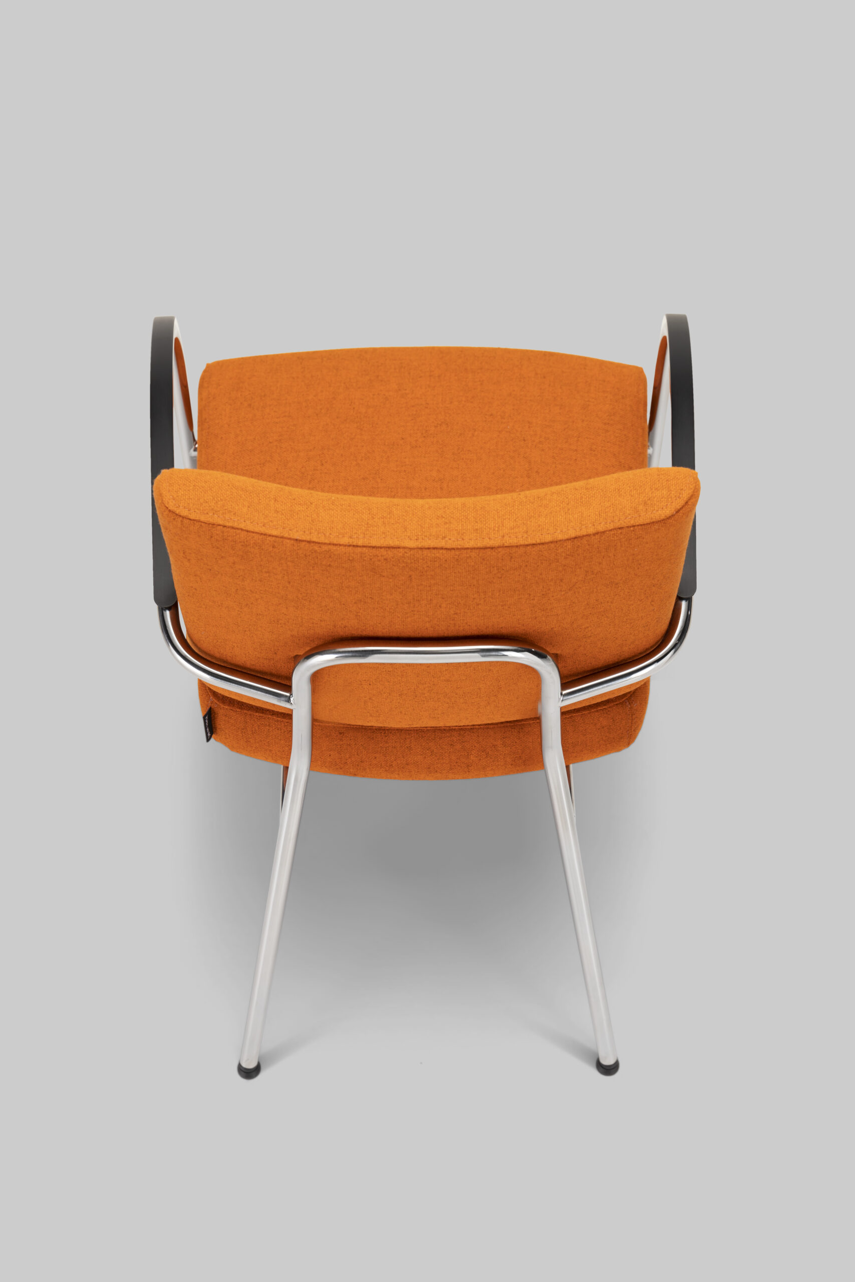 Harvink stoel Fay in stof Tonica oranje met frame geschuurd chroom