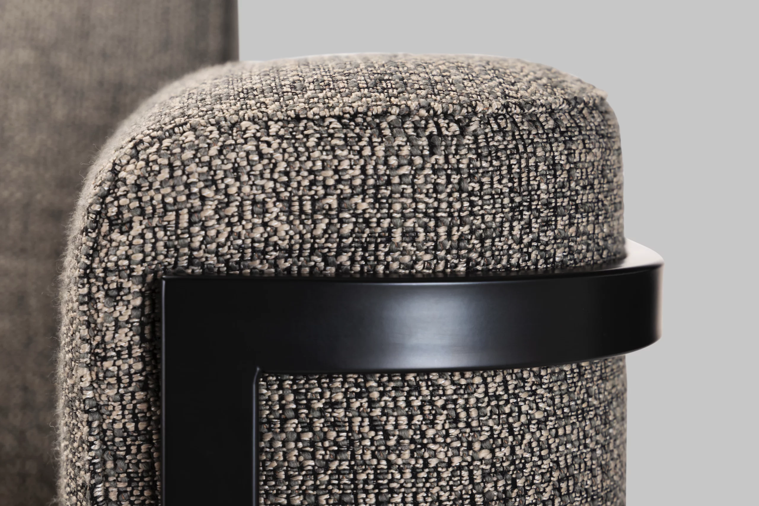 Harvink bank Flink in stof Bari met frame zwart