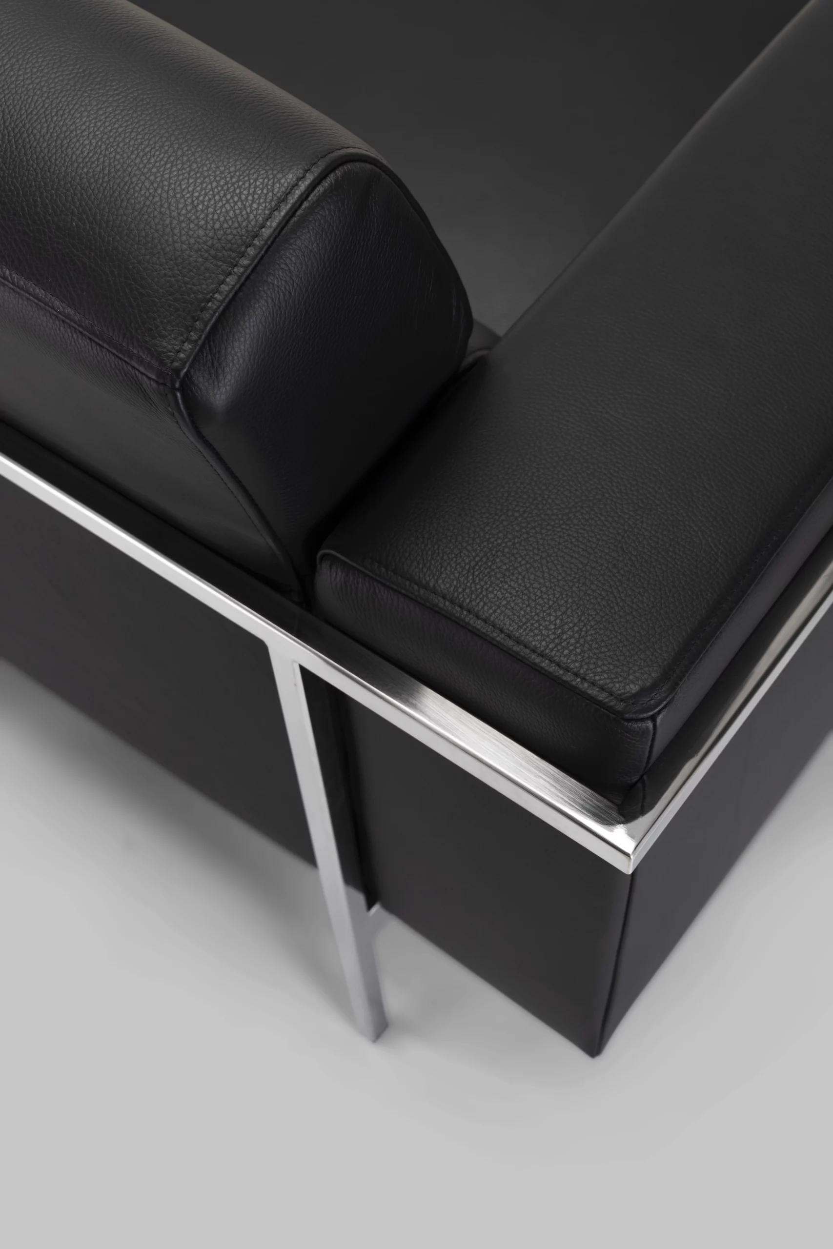 Harvink bank Forum zwart leder met geschuurd chroom frame