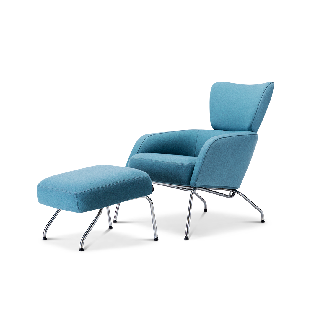 Harvink fauteuil met hocker Clip in stof Ploegwool lichtblauw met frame geschuurd chroom