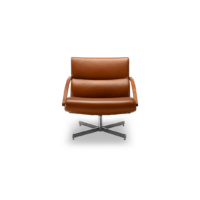 Harvink draai fauteuil Focus in leer cognac bruin met frame geschuurd chroom en Amerikaans noten armleggers