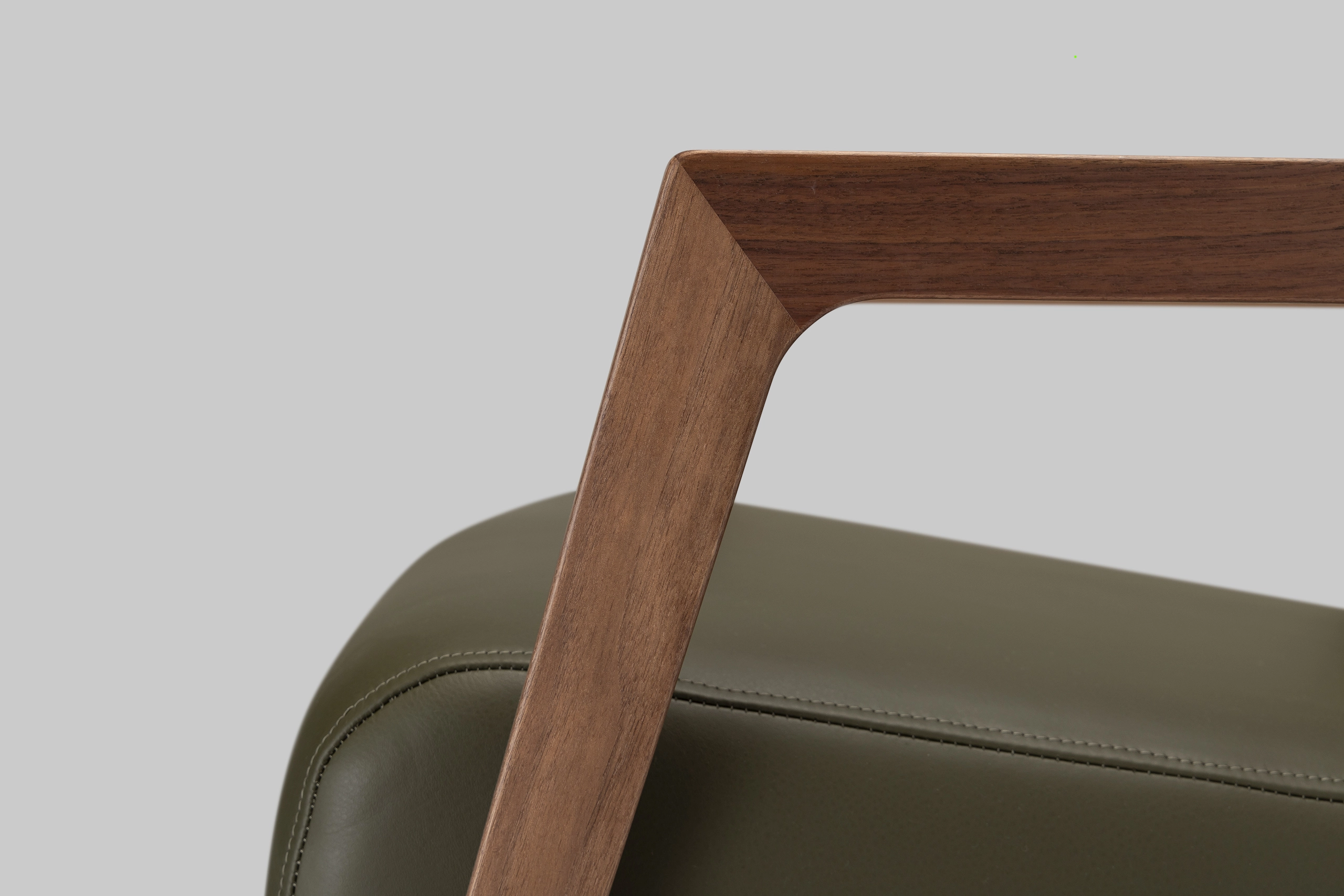 Harvink fauteuil Fraai in 1616 - 7248 parsley en Amerikaans noten armframe