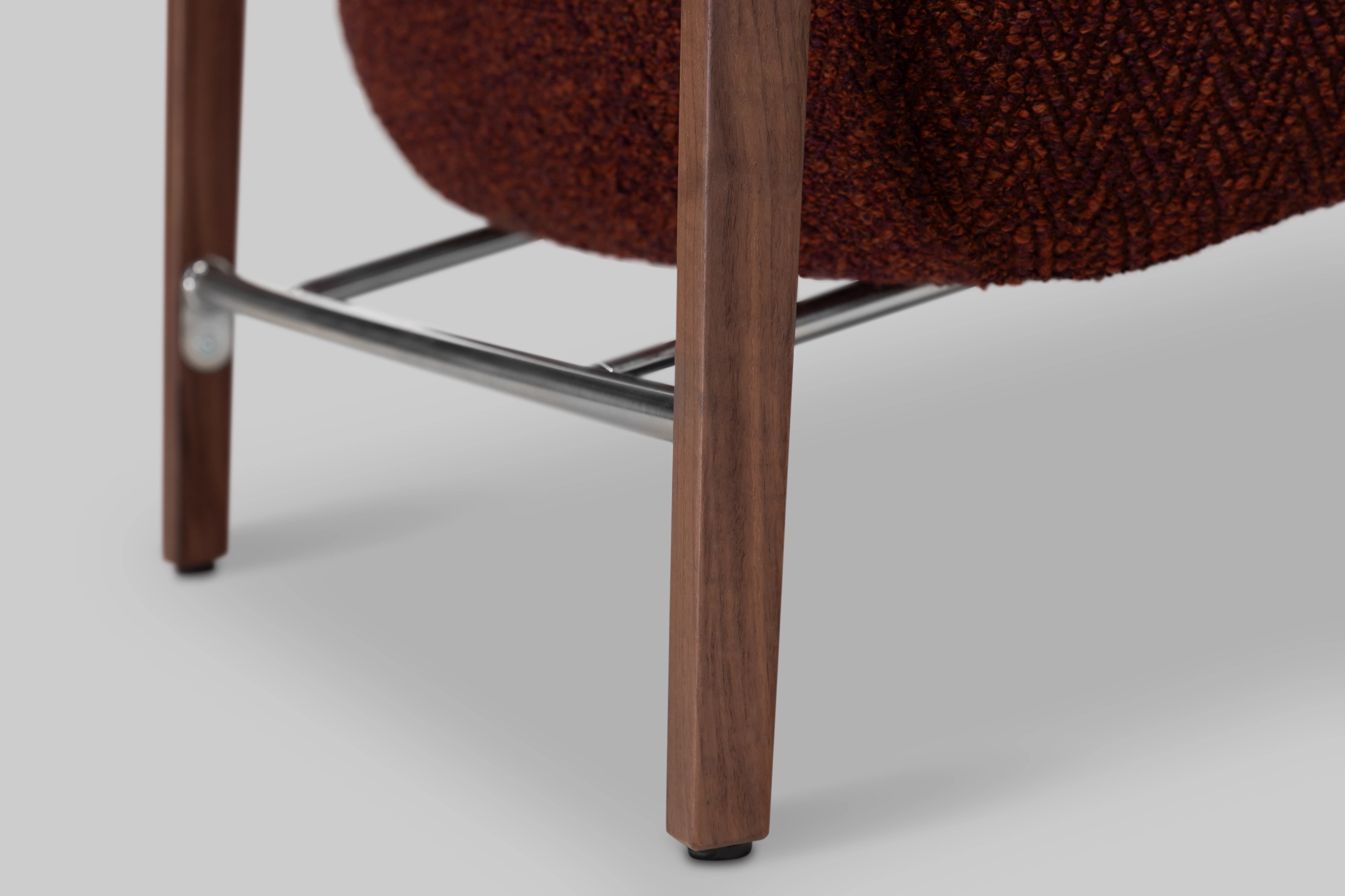 Harvink fauteuil Fraai in stof Fish roest goud en frame in Amerikaans noten